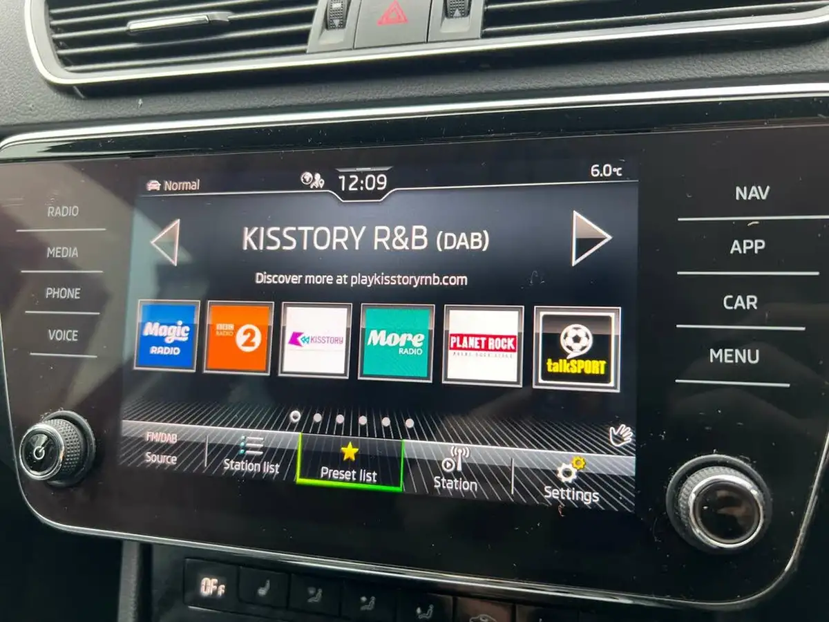 2021-skoda-superb-14-tsi-se-technology-156ps-estate-big-44