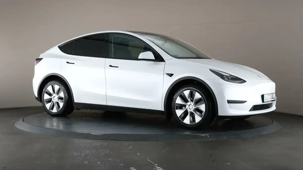 2022-tesla-model-y-e-rwd-big-47