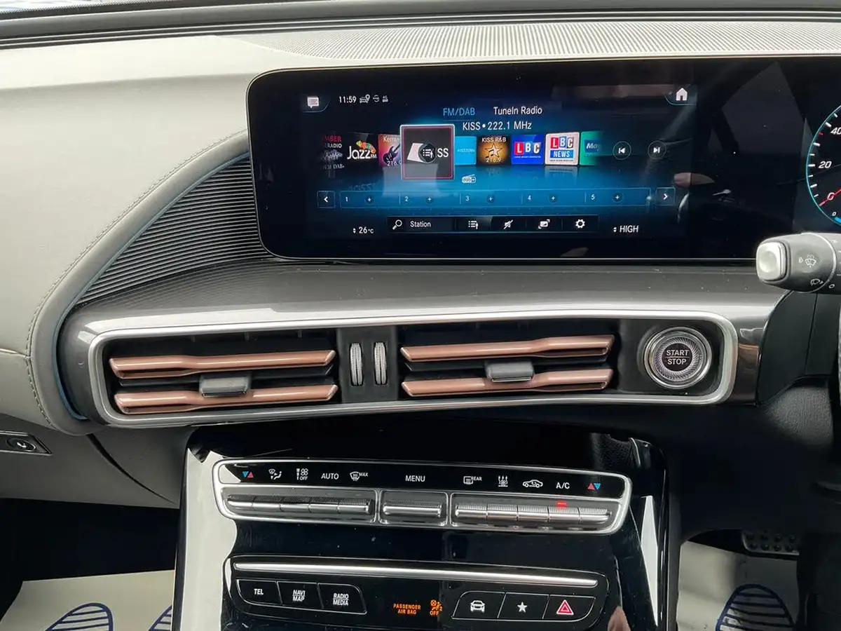 2020-mercedes-benz-eqc-e-eqc-400-amg-line-big-22