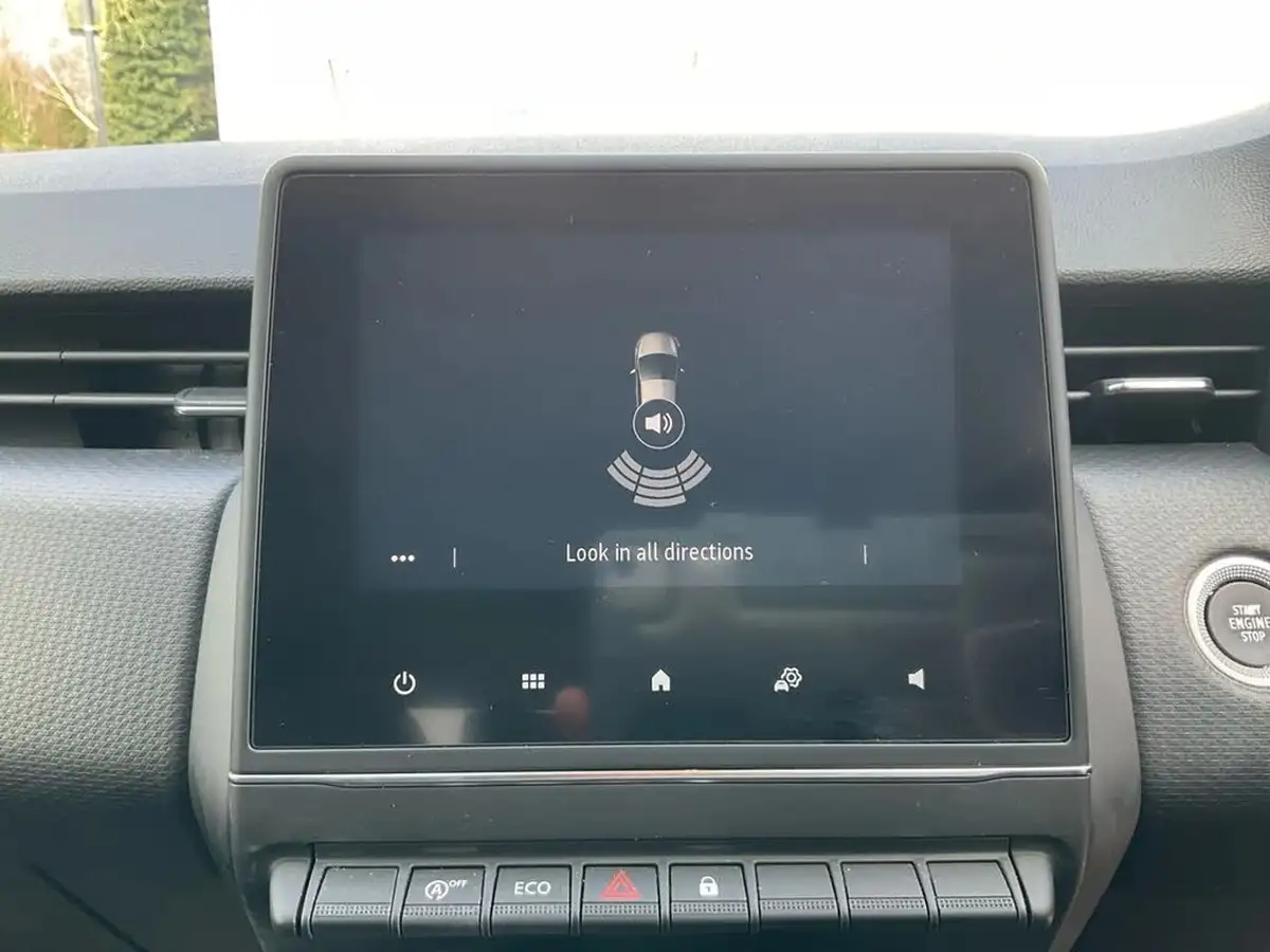 2021-renault-clio-10-sce-iconic-75bhp-big-27