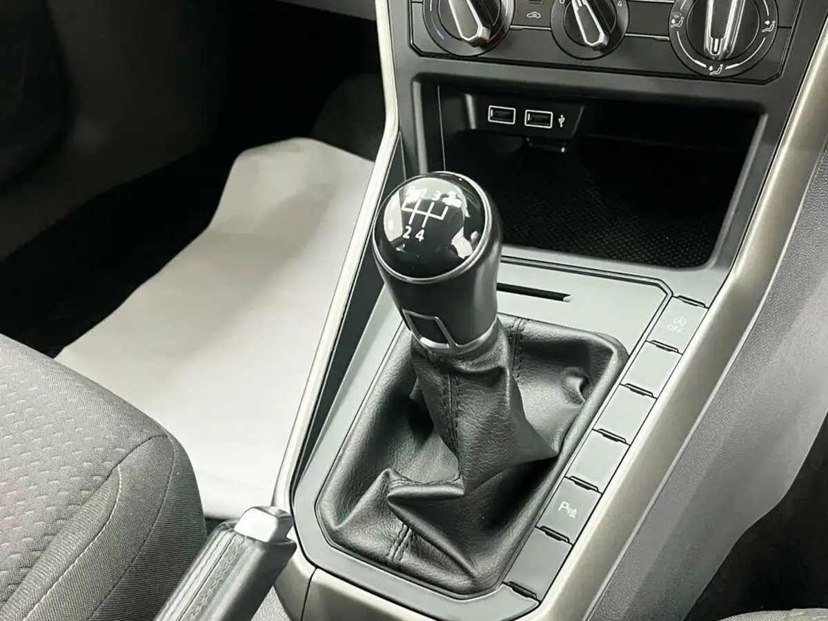 2020-volkswagen-polo-10-tsi-match-big-23