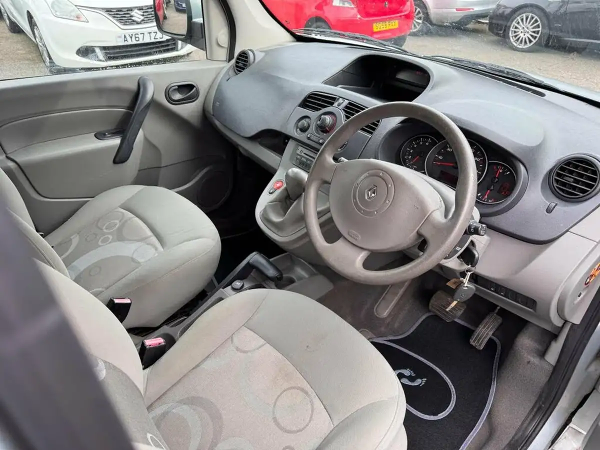 2011-renault-kangoo-16-expression-16v-105bhp-auto-big-8