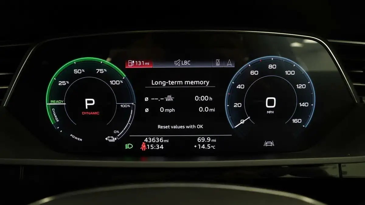 2021-audi-e-tron-50e-s-line-station-wagon-big-9