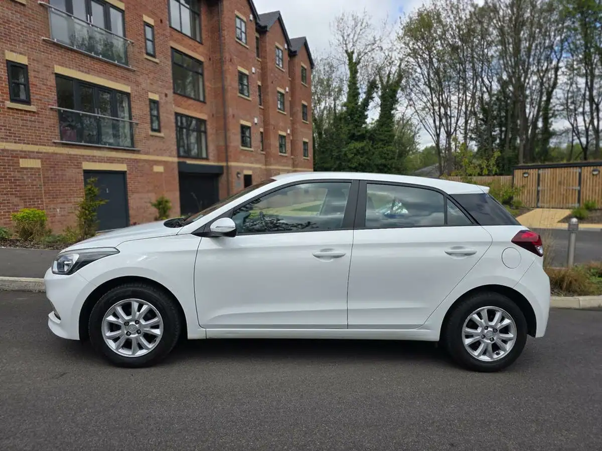 2016-hyundai-i20-12-se-hatchback-5d-big-14