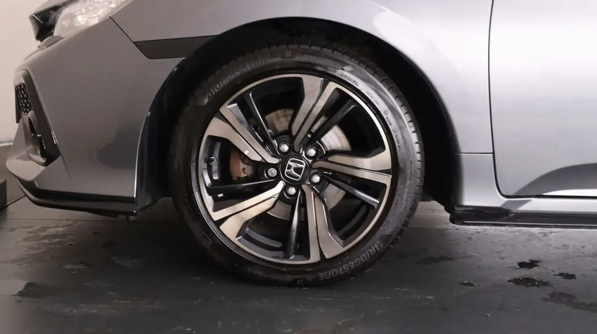 2019-honda-civic-15-vtec-turbo-sport-plus-ss-big-17