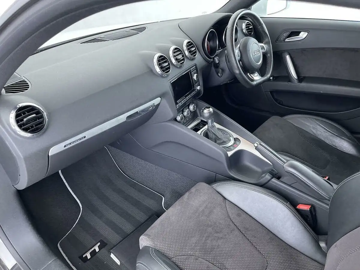 2013-audi-tt-coupe-20-tfsi-s-line-quattro-tronic-big-32