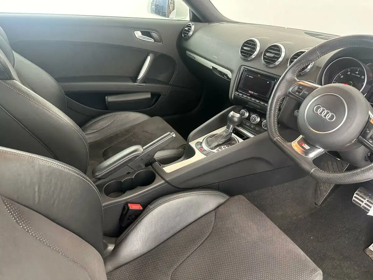 2013-audi-tt-coupe-20-tfsi-s-line-quattro-tronic-big-8