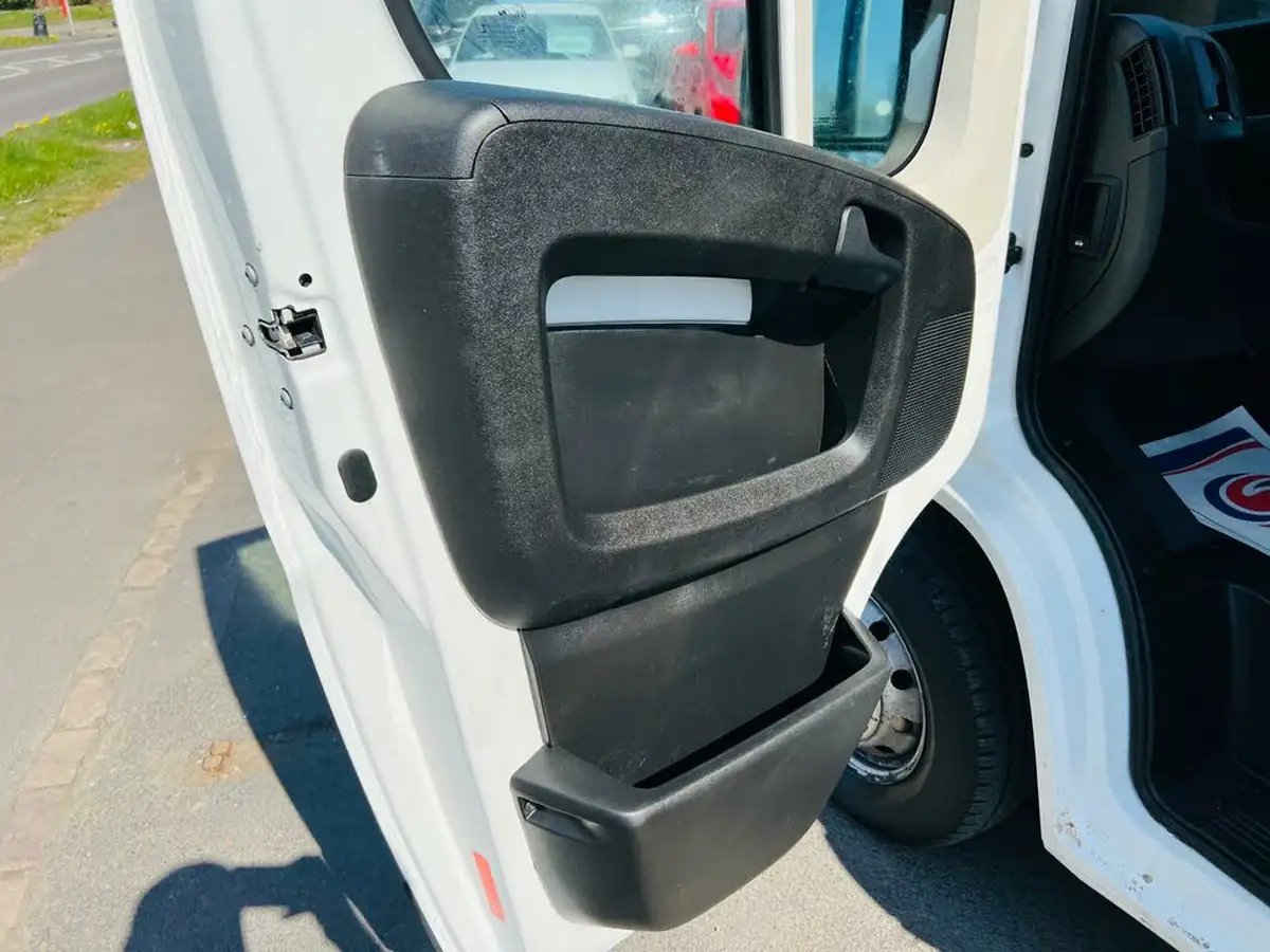 2020-peugeot-boxer-20-bluehdi-professional-335-l2h2-big-25