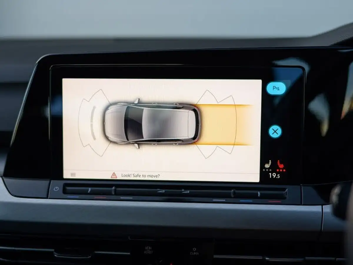 2021-volkswagen-golf-10-etsi-life-hatchback-big-20