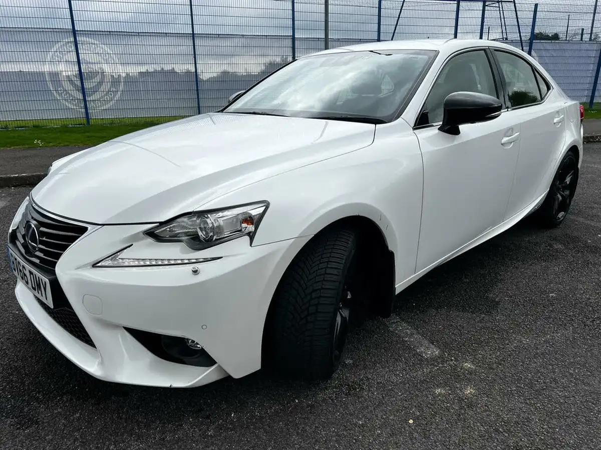 2016-lexus-is-300h-25-sport-big-1