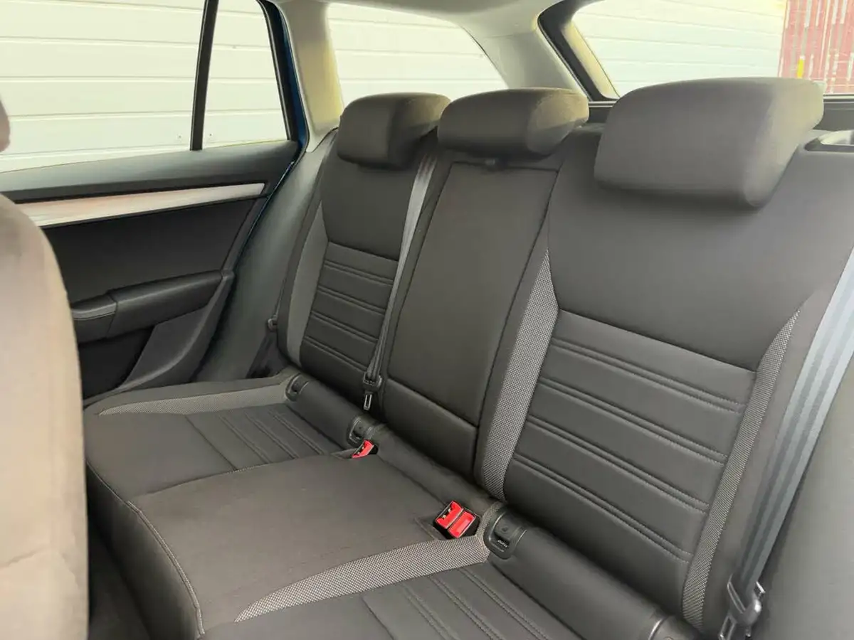 2019-skoda-octavia-16tdi-se-technology-estate-big-20