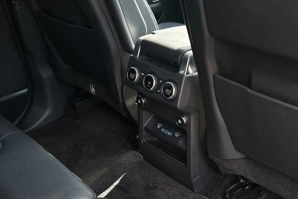 2019-land-rover-discovery-30-sd6-hse-luxury-big-39