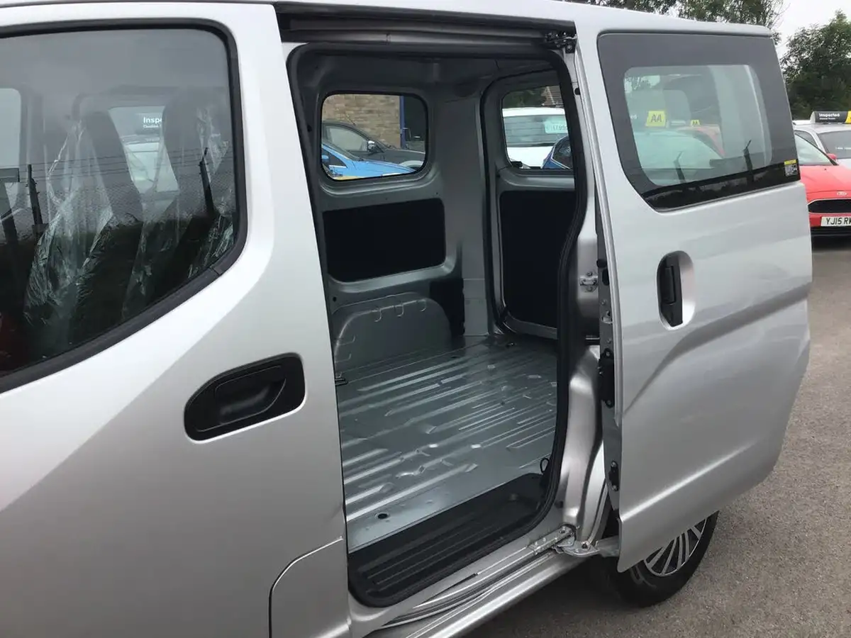 2021-nissan-nv200-big-9