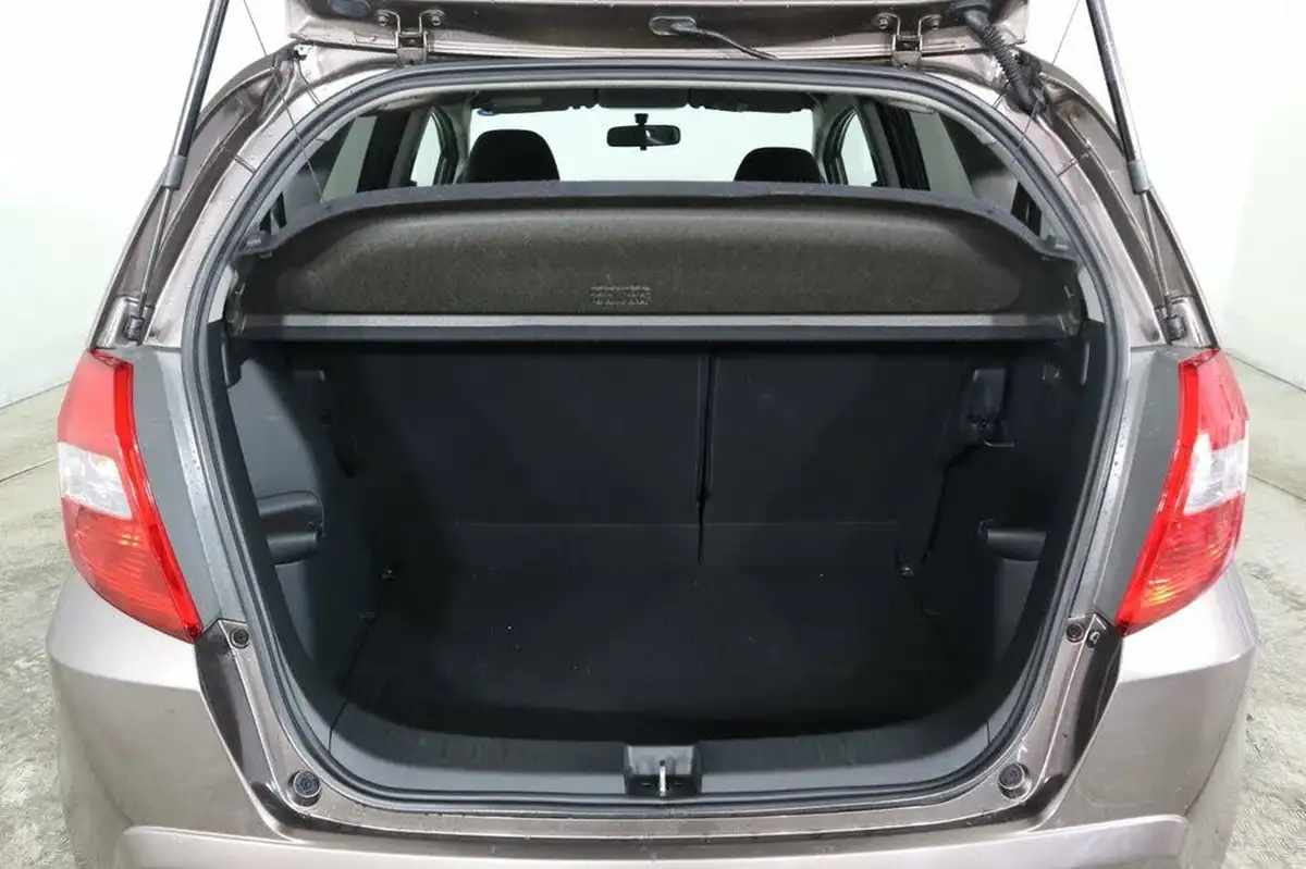 2013-honda-jazz-14-es-plus-big-8