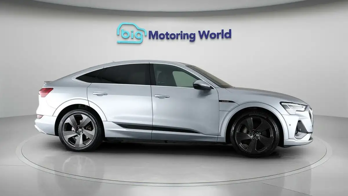 2021-audi-e-tron-55e-s-line-sportback-big-8