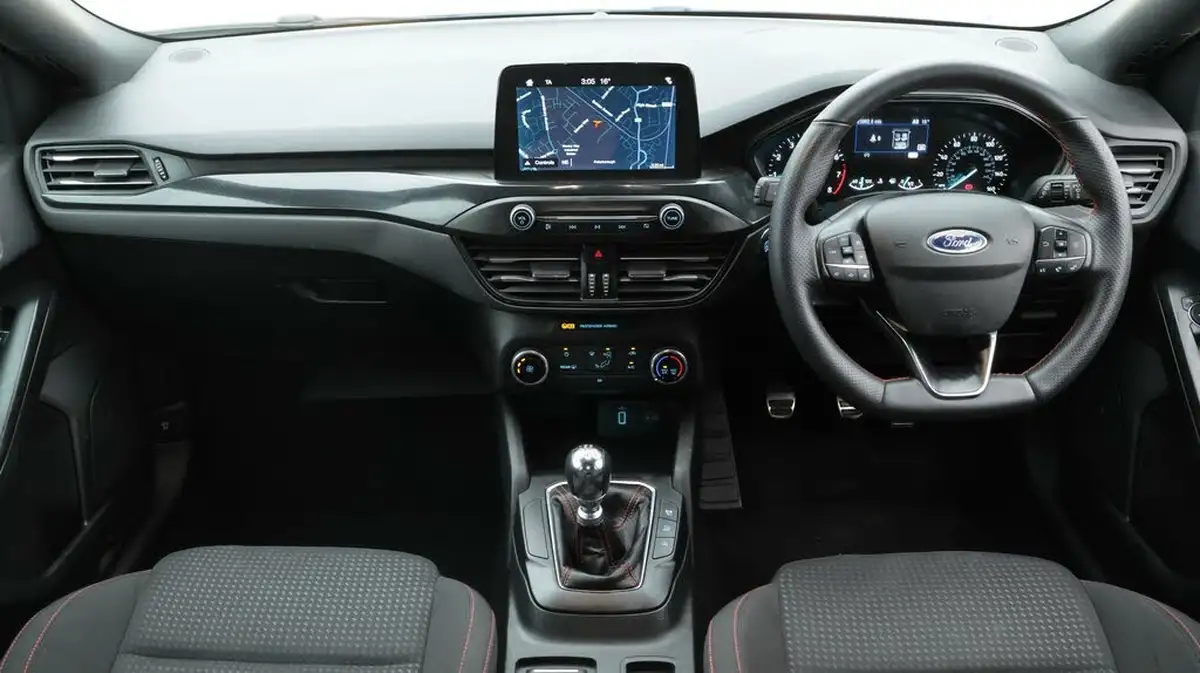 2019-ford-focus-10t-st-line-hatchback-big-13