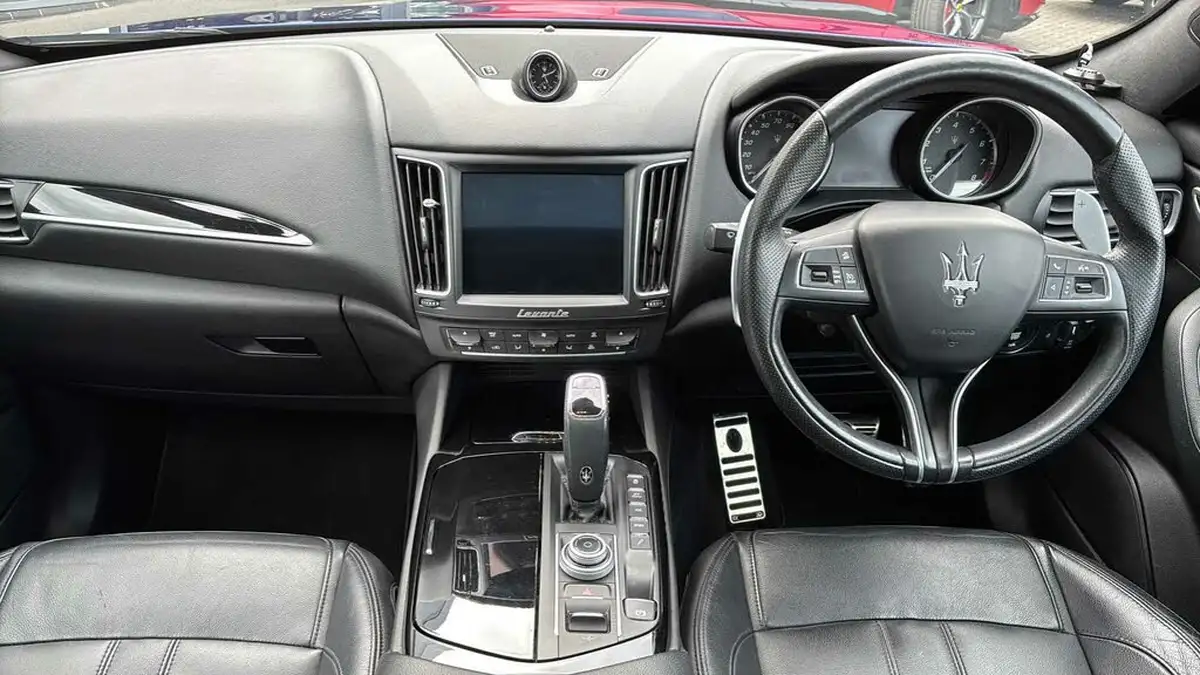 2020-maserati-levante-30-gransport-big-16