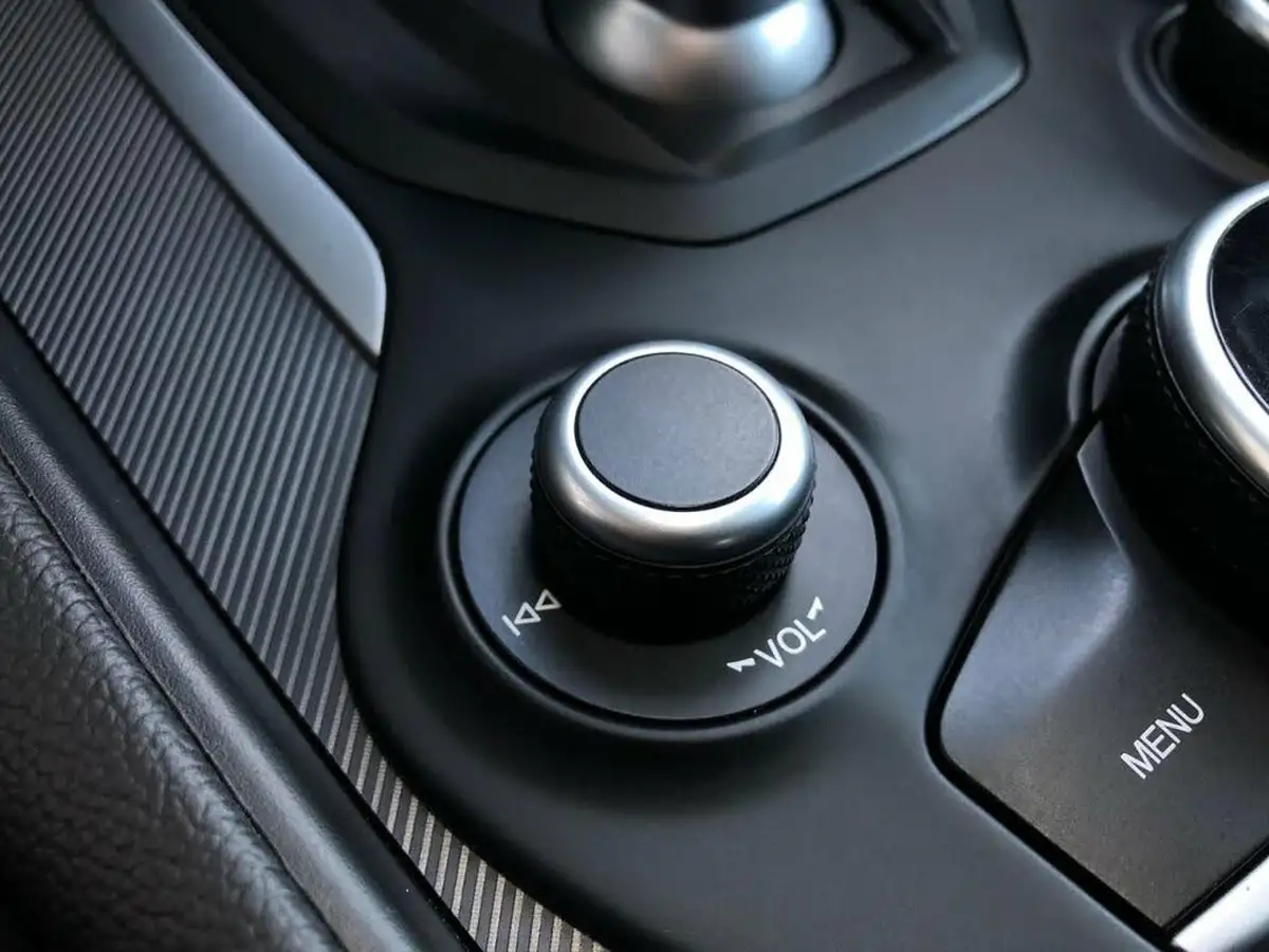 2020-alfa-romeo-giulia-20-veloce-276bhp-dap-big-56