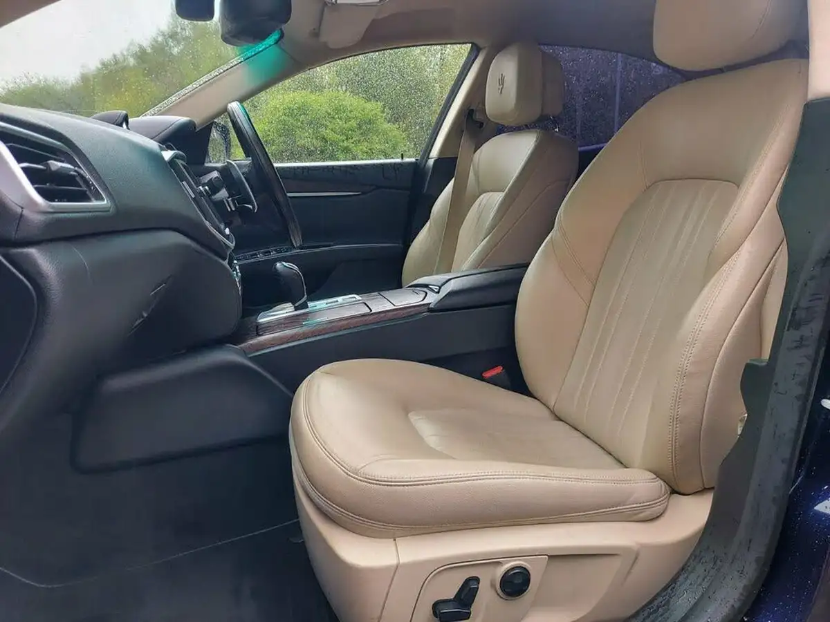 2015-maserati-ghibli-30td-big-20