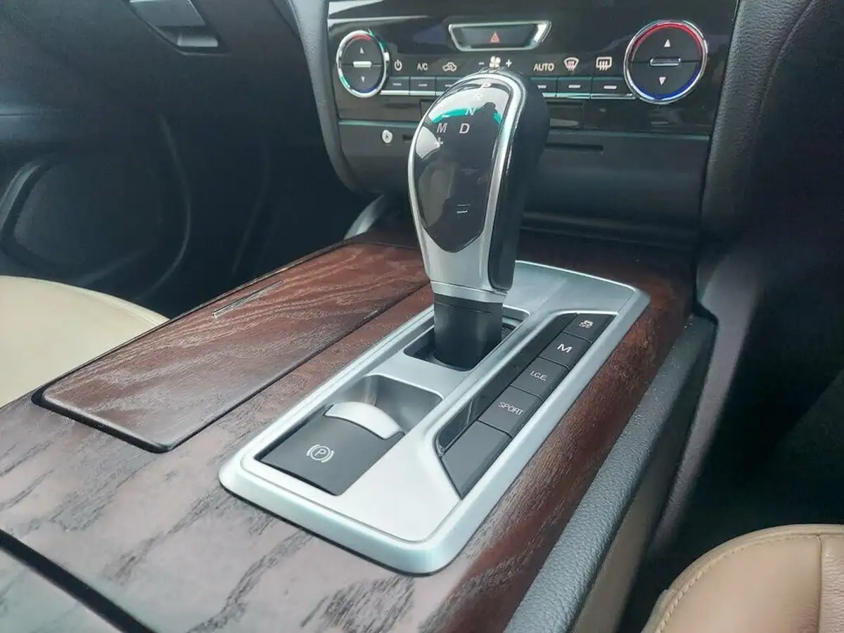 2015-maserati-ghibli-30td-big-44