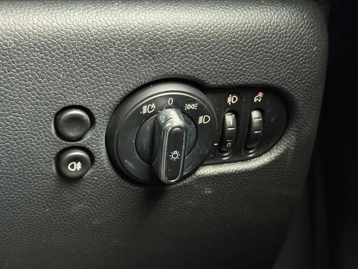 2021-mini-cooper-15-cooper-classic-hatchback-3d-big-16