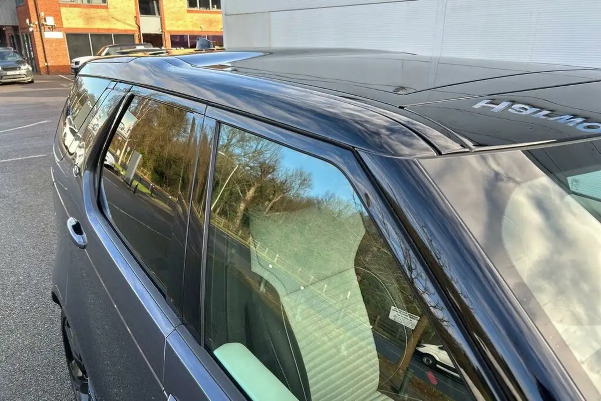2024-land-rover-discovery-30-d300-dynamic-hse-big-24