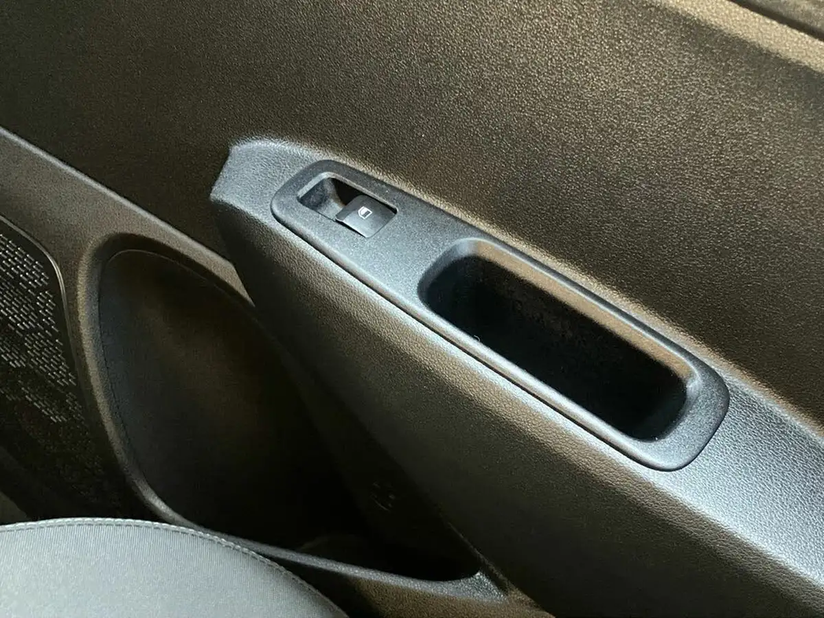 2022-hyundai-i10-12-se-connect-auto-big-39