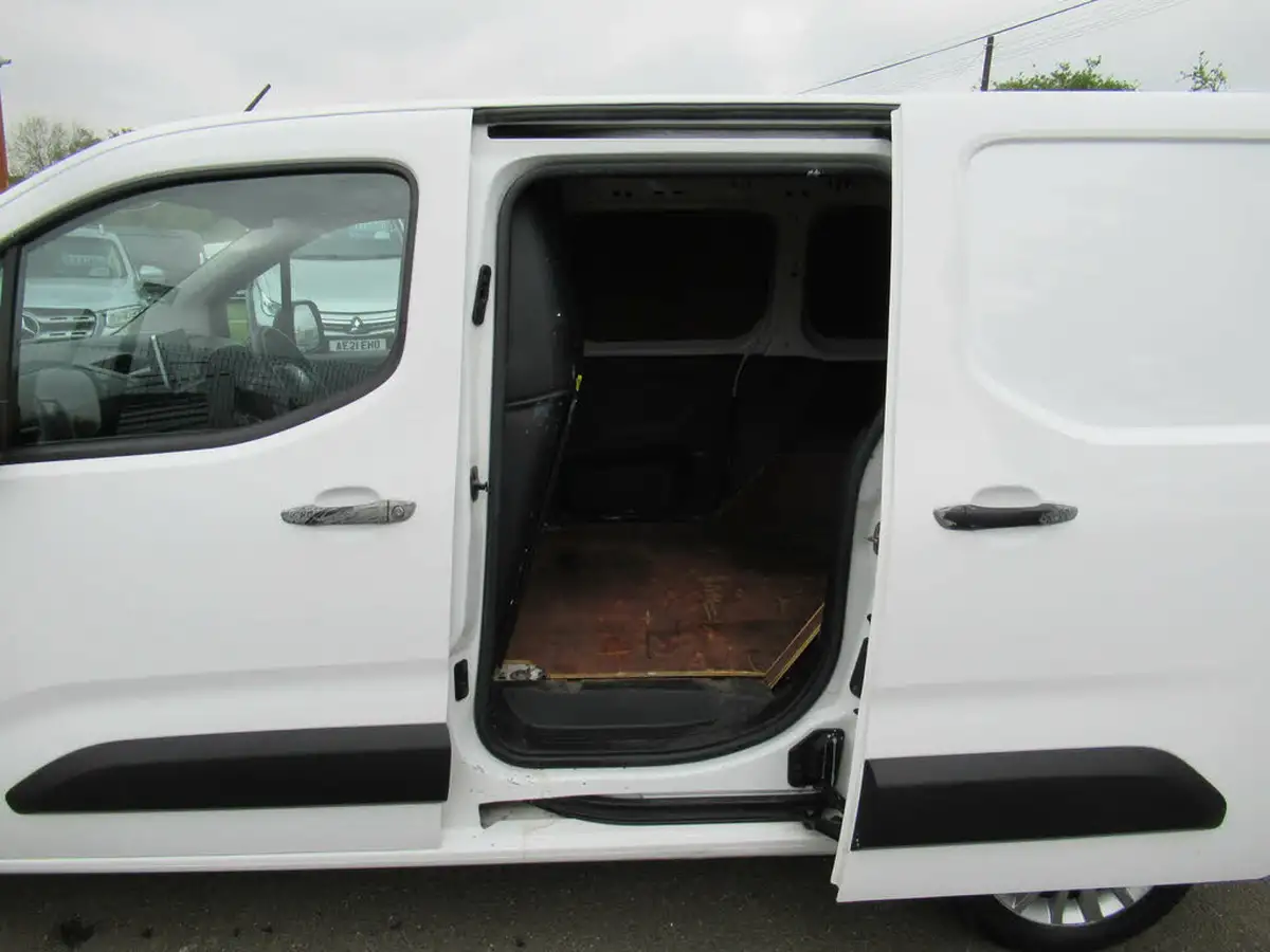 2021-citroen-berlingo-15bluehdi-650-enterprise-ss-big-5