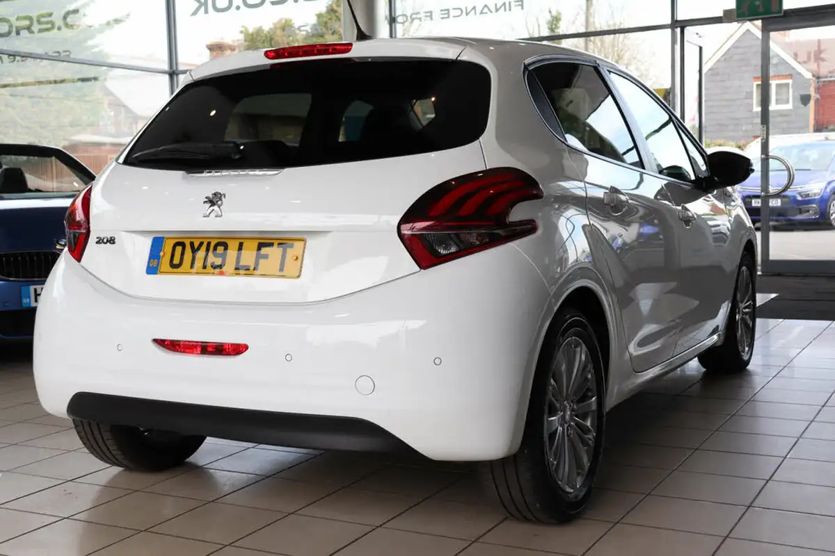 2019-peugeot-208-12-puretech-signature-big-7