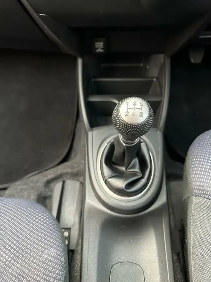 2014-honda-jazz-12-s-big-28