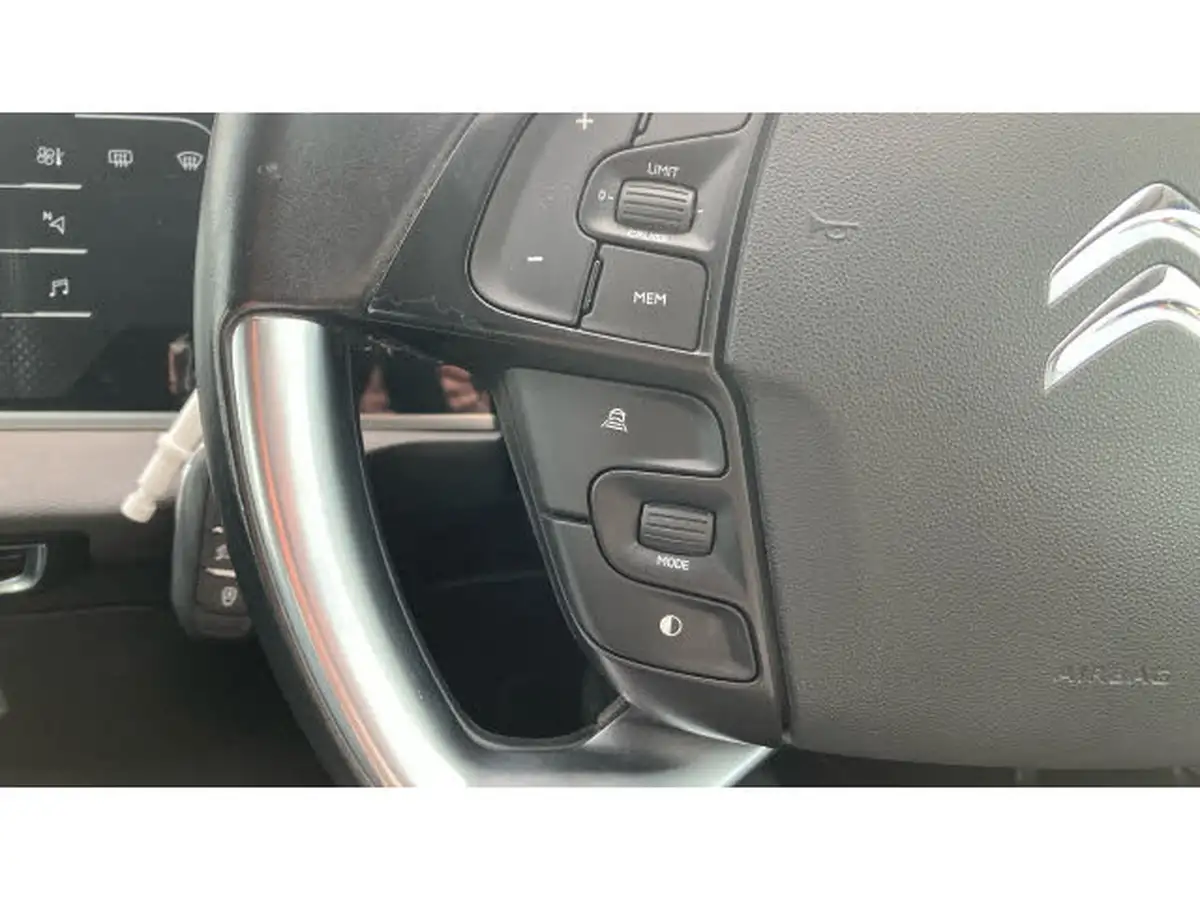 2016-citroen-grand-c4-picasso-16bluehdi-feel-eat6-big-26