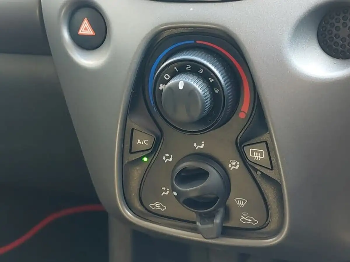 2019-toyota-aygo-10-vvt-i-x-play-big-14