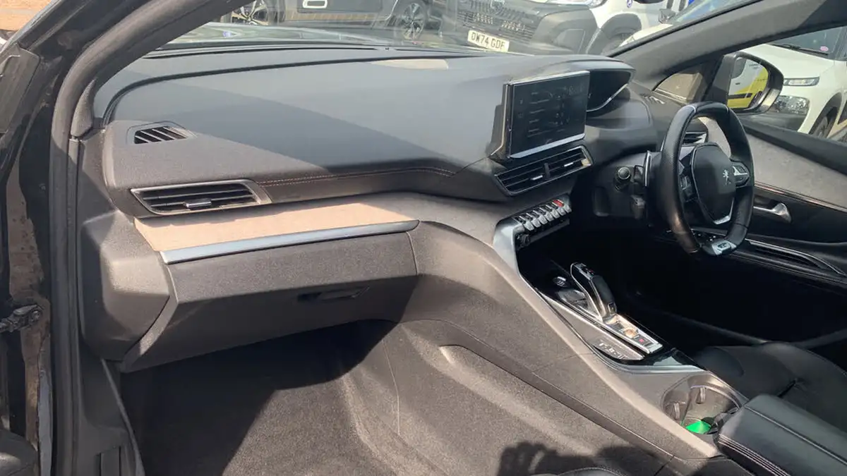 2022-peugeot-5008-suv-12-puretech-gt-premium-big-11