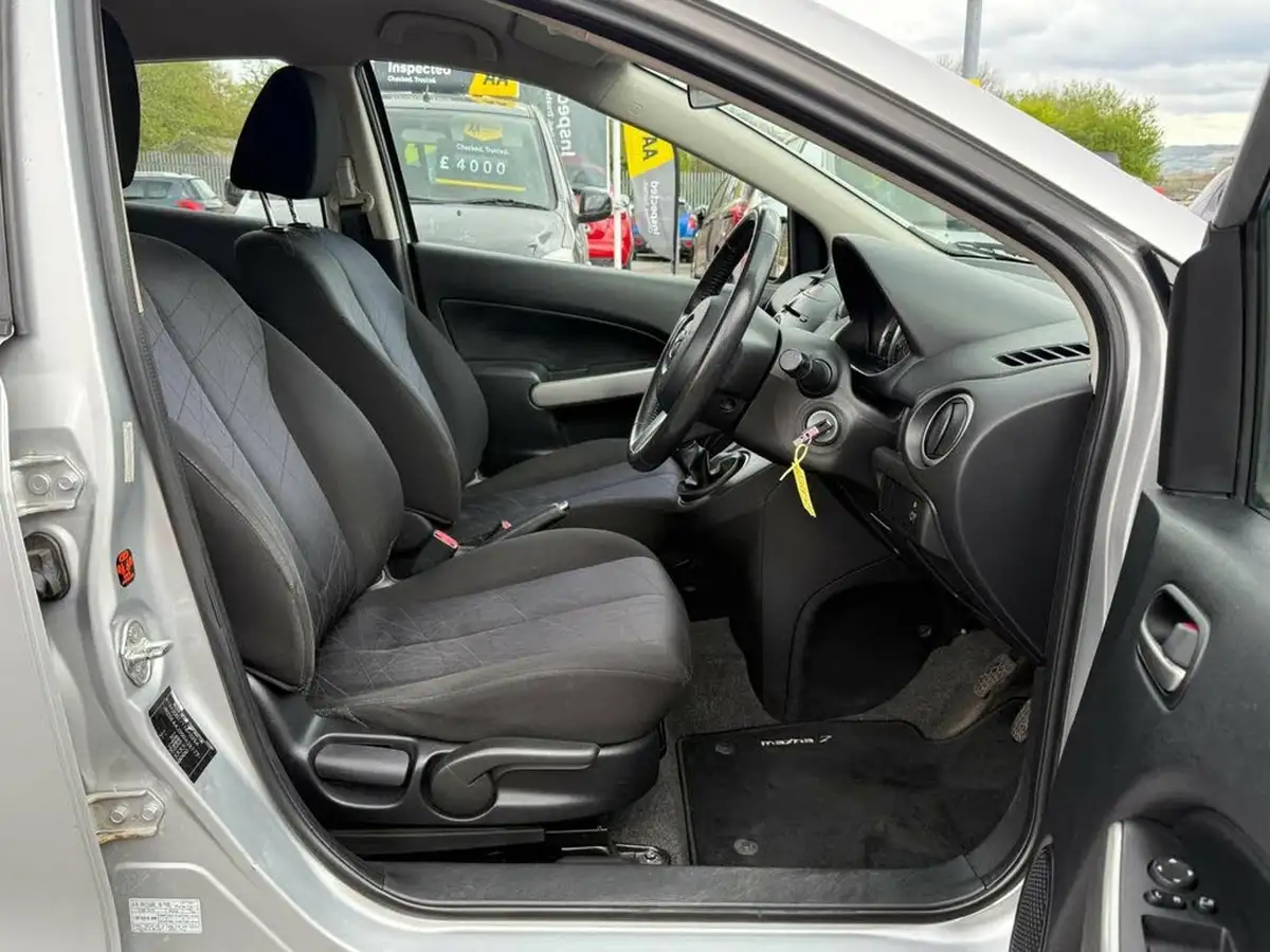 2011-mazda-mazda2-13-tamura-5d-big-11