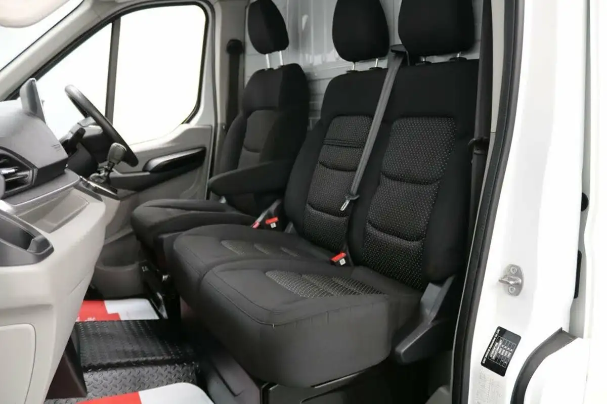2021-maxus-deliver-9-big-19