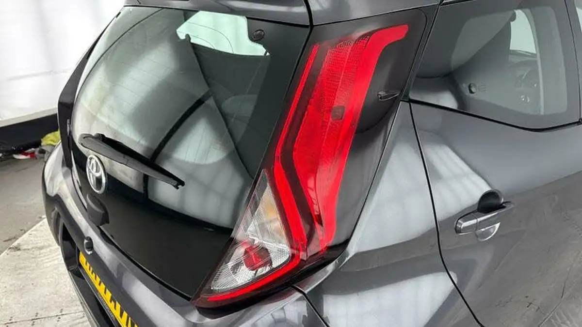 2021-toyota-aygo-10-vvt-i-x-play-tss-big-26