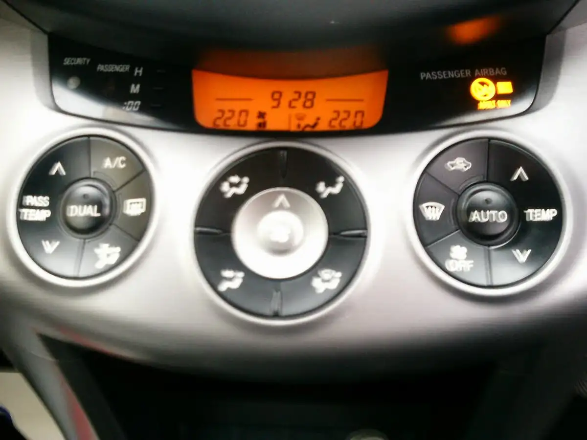 2007-toyota-rav4-22td-xt-r-big-27