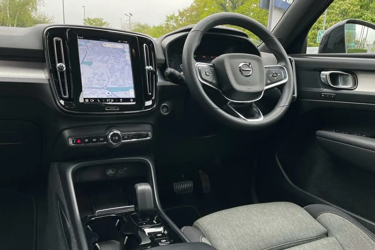 2022-volvo-xc40-20-b3-plus-big-33