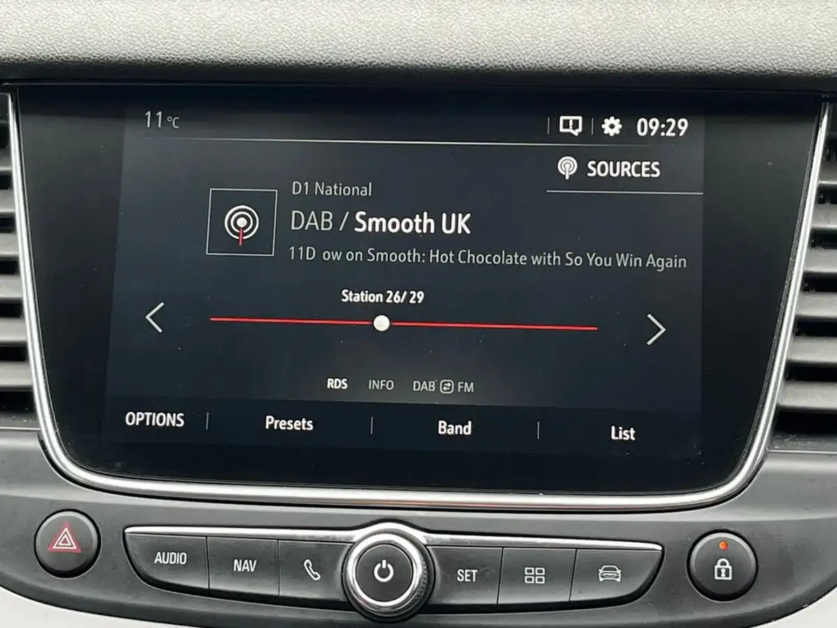 2020-vauxhall-grandland-x-12-sri-nav-big-15