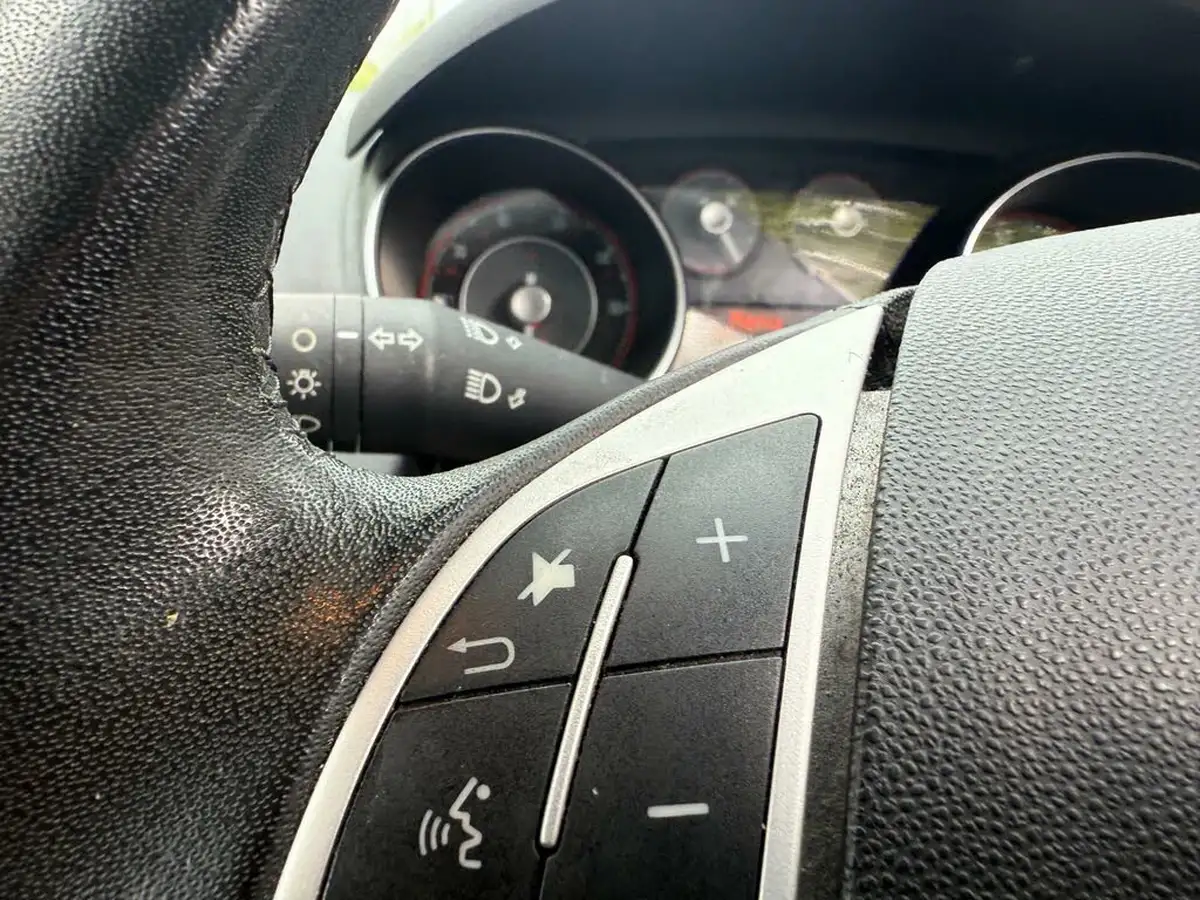 2014-fiat-punto-12-easy-3d-big-13