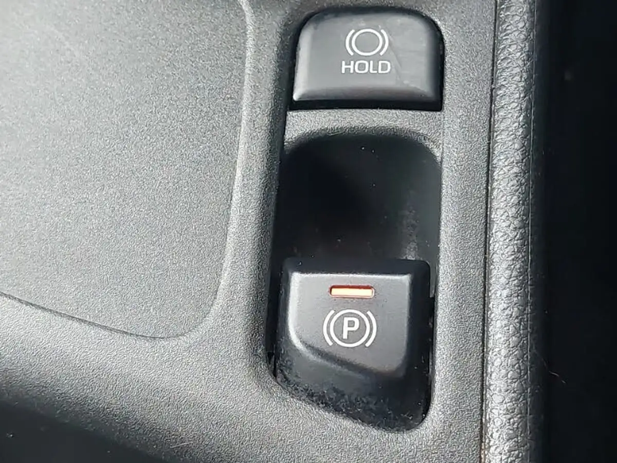 2022-toyota-yaris-cross-15-vvt-i-icon-big-14