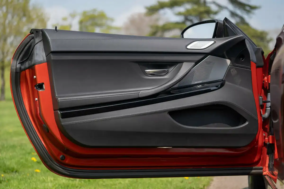 2015-bmw-6-series-44-m6-575bhp-convertible-2d-big-33