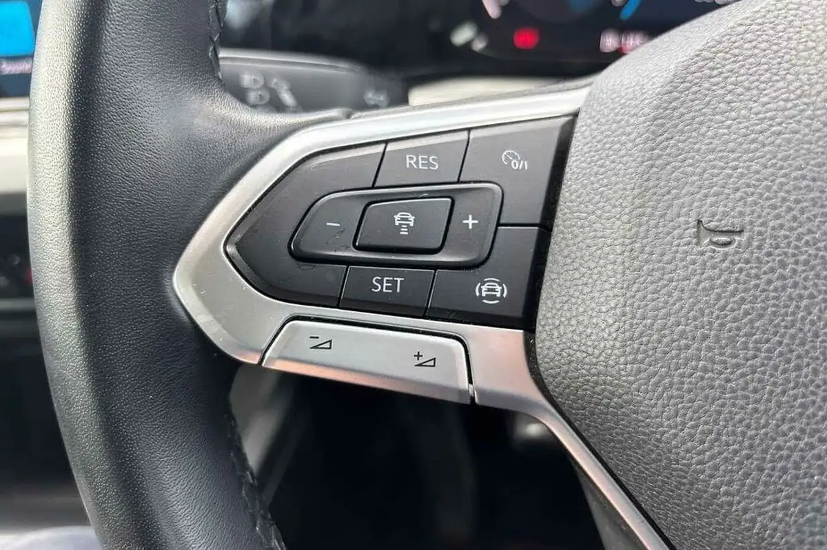 2021-volkswagen-golf-15-tsi-life-130ps-hatchback-big-13