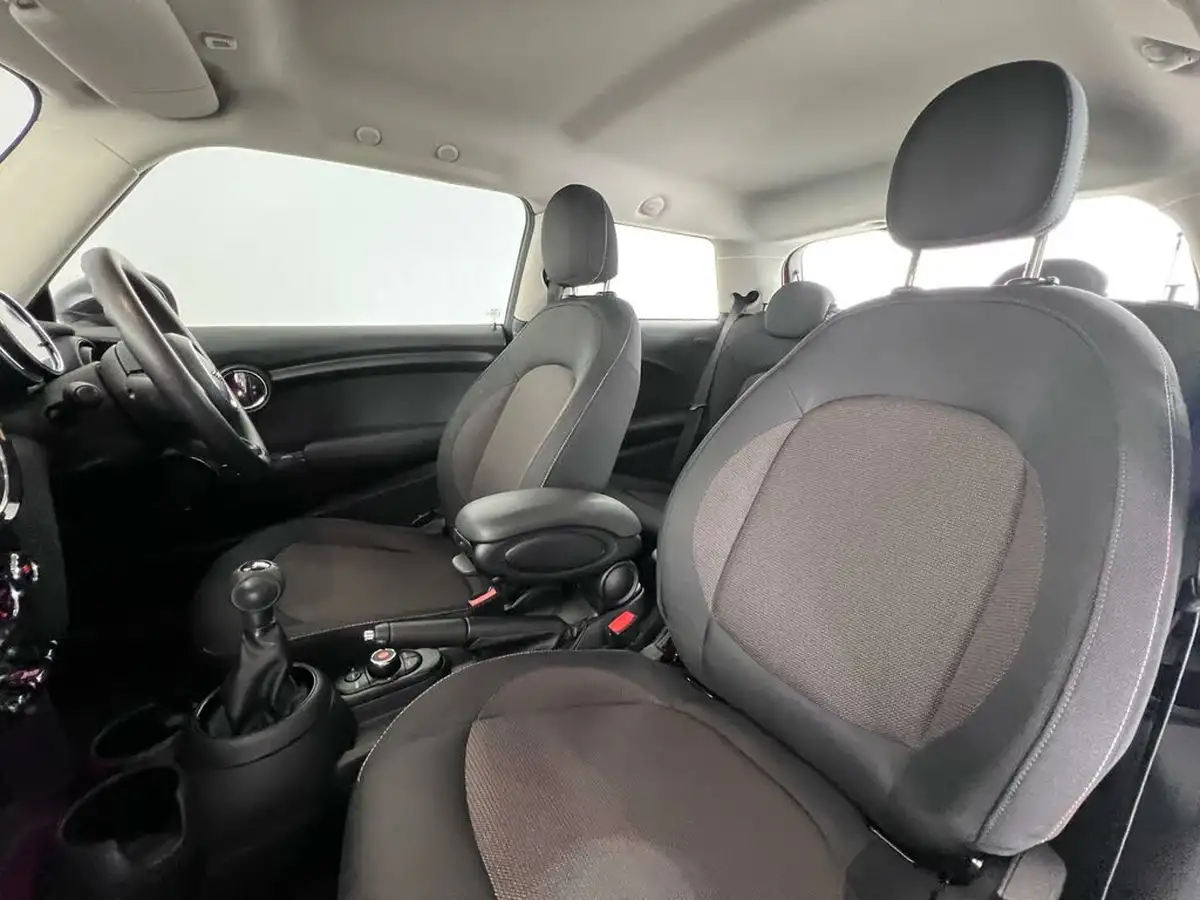 2019-mini-cooper-15-cooper-classic-hatchback-3d-big-12