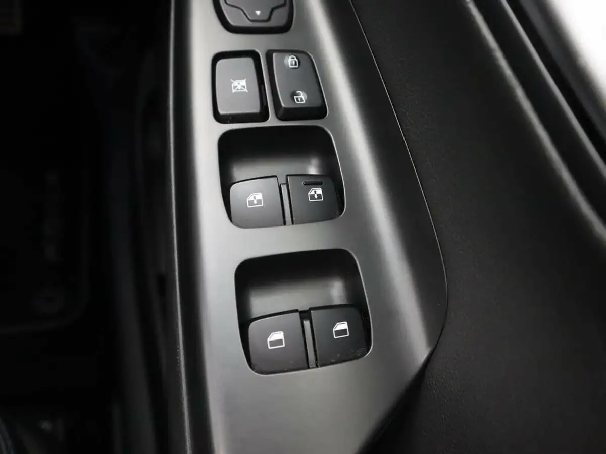 2022-hyundai-kona-e-ultimate-big-30