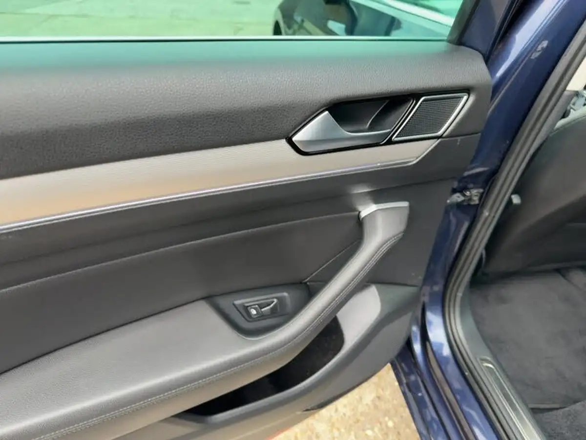 2017-volkswagen-passat-14-tsi-gte-estate-5d-big-28