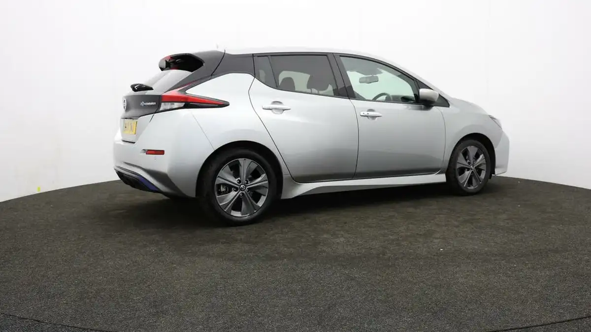 2021-nissan-leaf-e-tekna-big-26