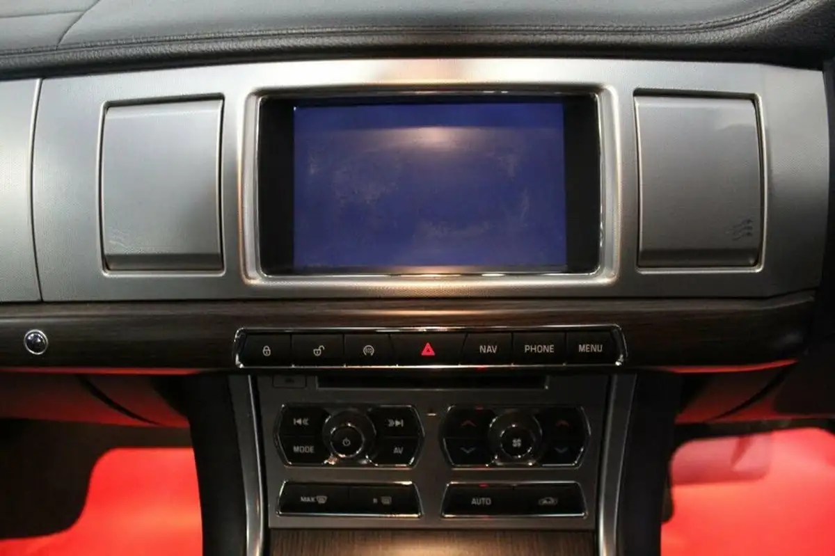 2015-jaguar-xf-22td-luxury-200ps-saloon-4d-big-25