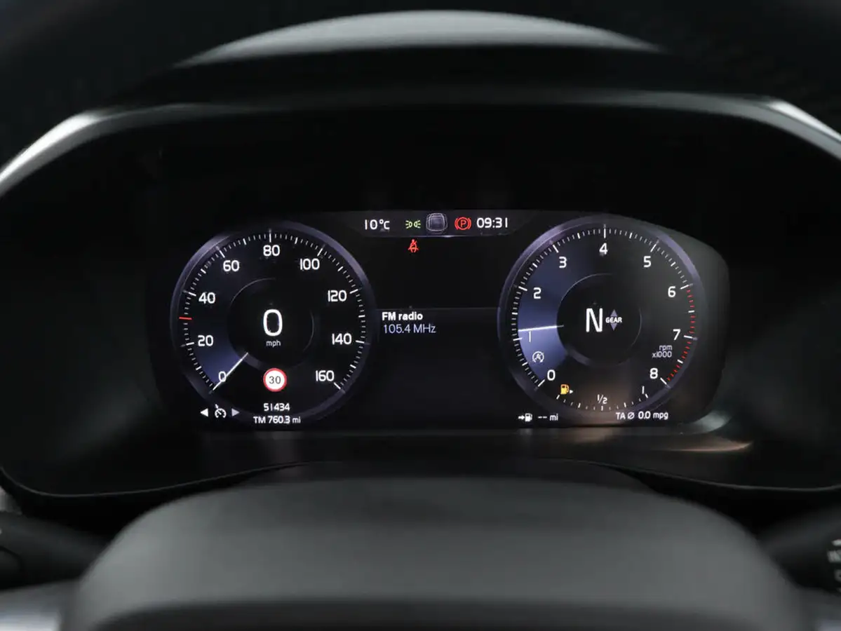 2020-volvo-xc40-15-t3-momentum-big-12