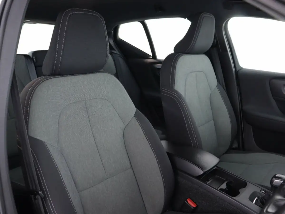 2020-volvo-xc40-15-t3-momentum-big-36